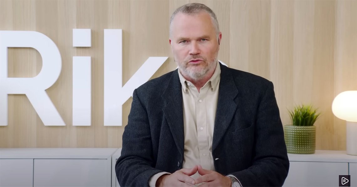 Richard Sörman er utdannet og jobbet som foreleser i romanske språk. Han er nå politisk redaktør for Sverigedemokratarnas mediekanal Riks, som publiseres på nett og på YouTube. Skjermdump: Riks / YouTube Richard Sörman er utdannet og jobbet som foreleser i romanske språk. Han er nå politisk redaktør for Sverigedemokratarnas mediekanal Riks, som publiseres på nett og på YouTube. Skjermdump: Riks / YouTube