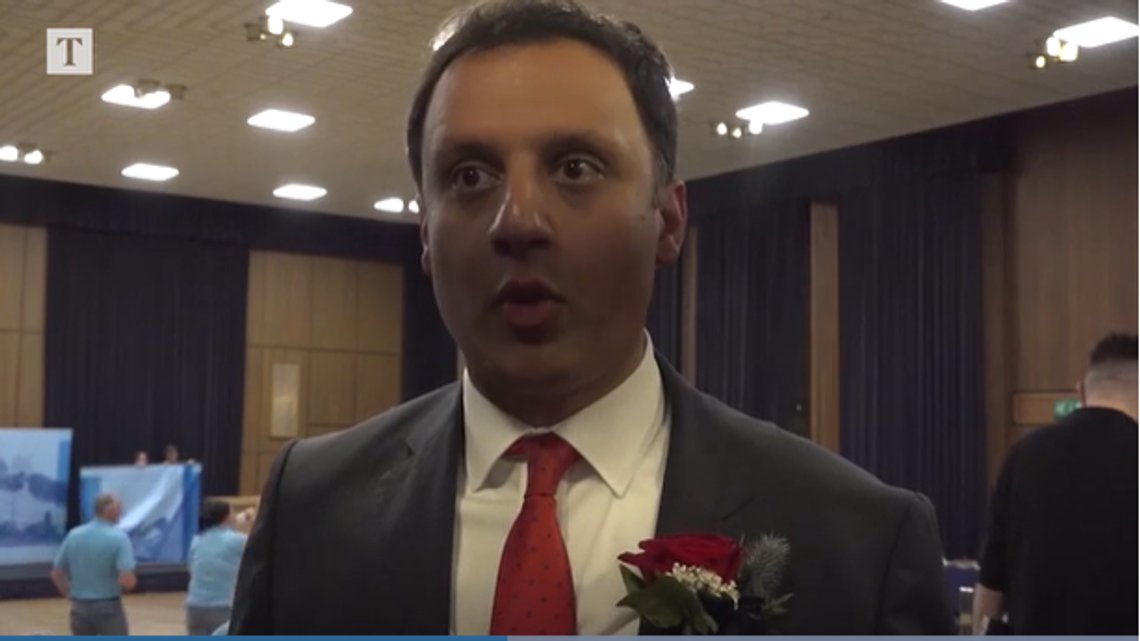 Anas Saewar, leder av det skotske Labour, var meget fornøyd med valgresultatet. Stillbilde video/ The Times Anas Saewar, leder av det skotske Labour, var meget fornøyd med valgresultatet. Stillbilde video/ The Times