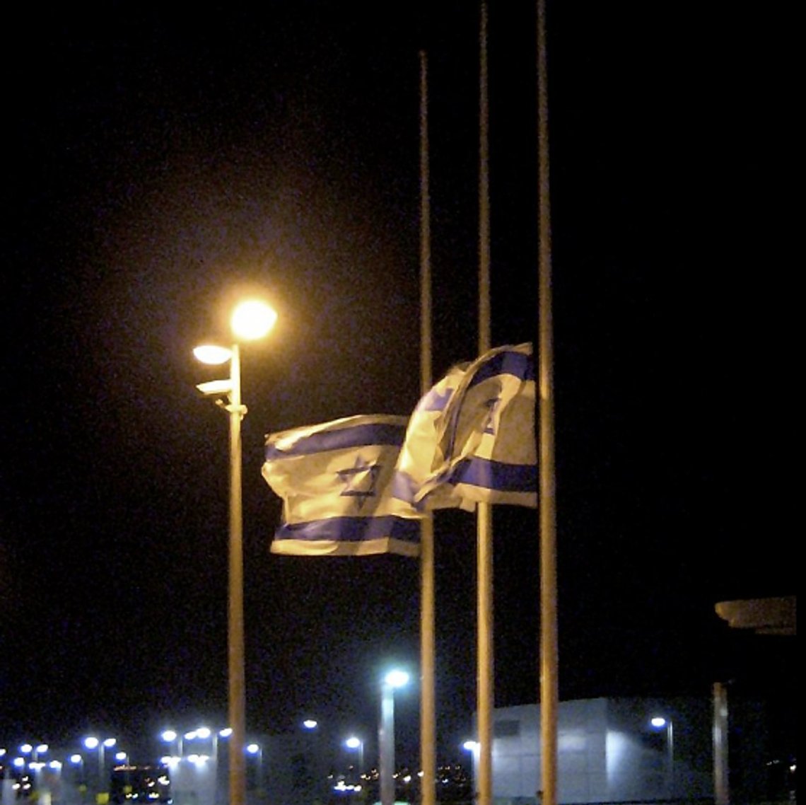 Det israelske flagget på halv stang. Foto: Joe goldberg( CC BY-SA 2.0,/Wikimedia Commons Det israelske flagget på halv stang. Foto: Joe goldberg( CC BY-SA 2.0,/Wikimedia Commons