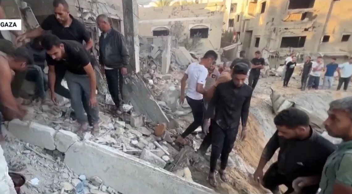 Gaza er iallerede under angrep, men en invasjon forventes snart. Årsaken er Hamas, som utførte et grotesk angrep mot sivile israelere. Skjermdump video/ NBC News Gaza er iallerede under angrep, men en invasjon forventes snart. Årsaken er Hamas, som utførte et grotesk angrep mot sivile israelere. Skjermdump video/ NBC News