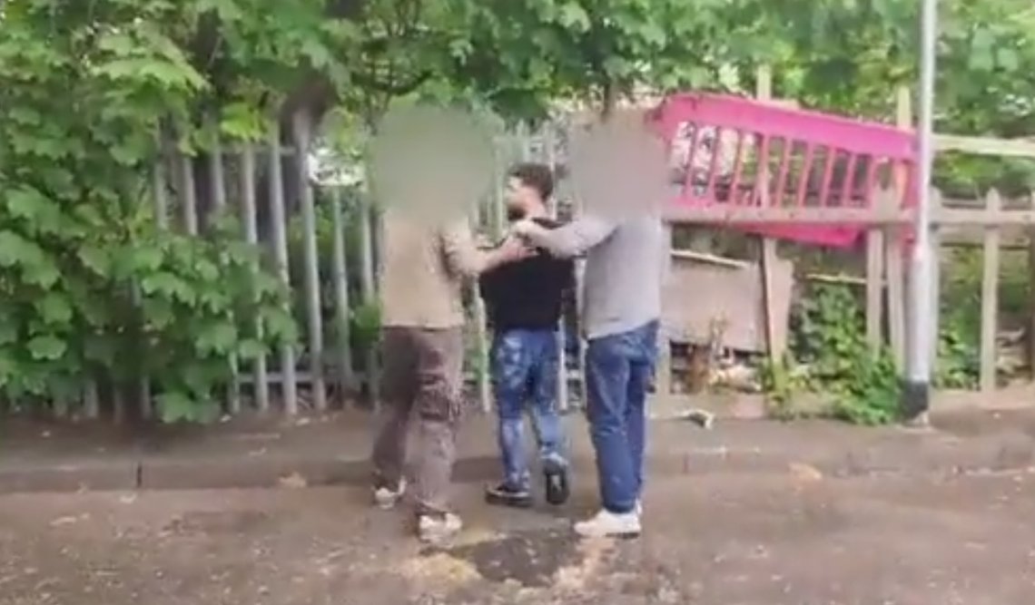 Fra arrestasjonen av iraneren Hewa Rahimpur. Videoklipp fra Twitter Fra arrestasjonen av iraneren Hewa Rahimpur. Videoklipp fra Twitter