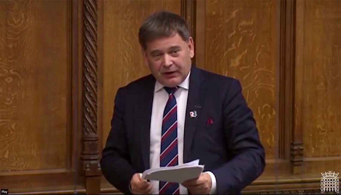 Andrew Bridgen taler i det britiske Underhuset. Klipp fra YouTube Andrew Bridgen taler i det britiske Underhuset. Klipp fra YouTube