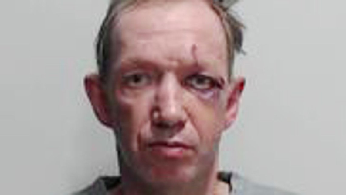 Transpersonen Anrew Miller kidnappet og misbrukte en jente under 13 år i 27 timer. Nå er han dømt til 20 år i fengsel. Foto: Police Scotland Transpersonen Anrew Miller kidnappet og misbrukte en jente under 13 år i 27 timer. Nå er han dømt til 20 år i fengsel. Foto: Police Scotland