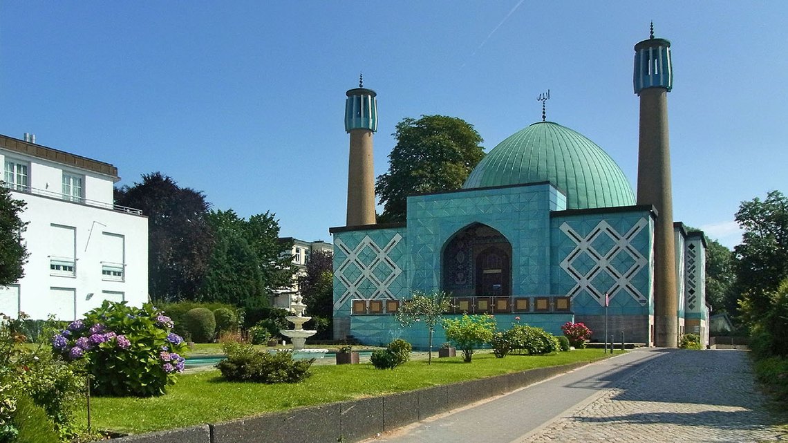 Islamische Zentrum Hamburgs «blå moské». Foto: Pauli-Pirat, Wikimedia Commons CC BY-SA 4.0 DEED Islamische Zentrum Hamburgs «blå moské». Foto: Pauli-Pirat, Wikimedia Commons CC BY-SA 4.0 DEED