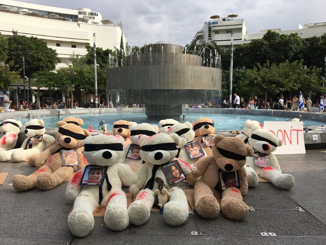 Blindfolded teddy bears covered with red blood stains, at Tel Aviv Dizengoff Square, representing the 30 children who were kidnapped by Hamas terrorists into Gaza. The October 7 terror attack on Israel. Photo: Wikemedia by Yossipik. Blindfolded teddy bears covered with red blood stains, at Tel Aviv Dizengoff Square, representing the 30 children who were kidnapped by Hamas terrorists into Gaza. The October 7 terror attack on Israel. Photo: Wikemedia by Yossipik.