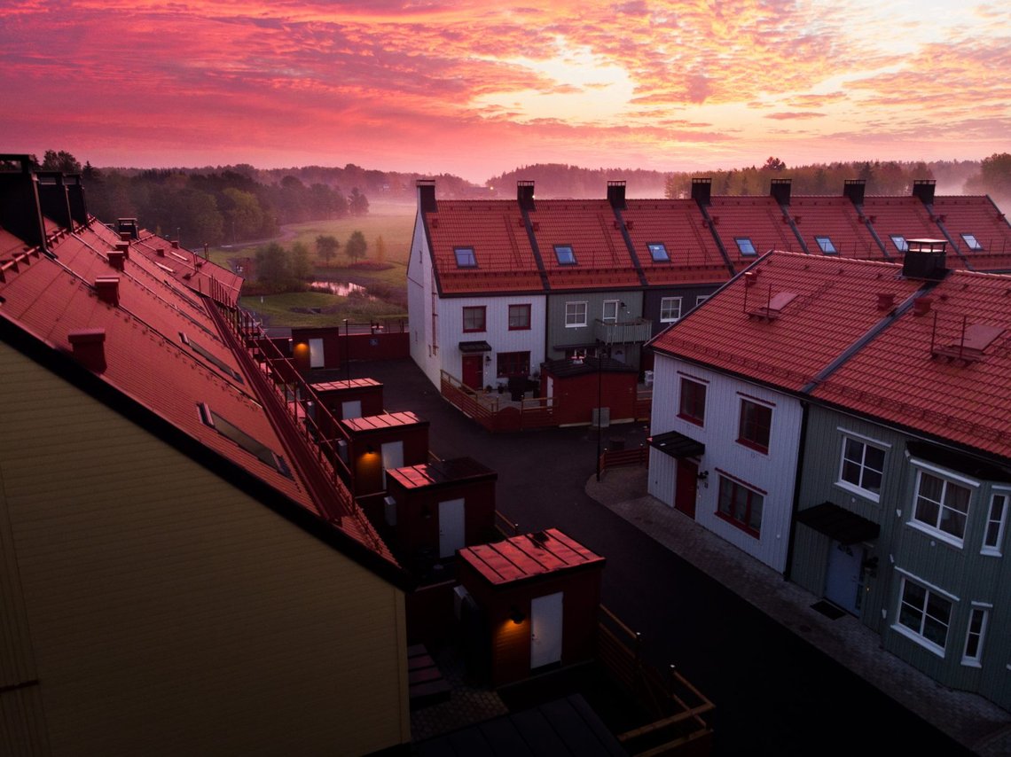 Det ser idyllisk ut i Tungelsta. Men søndag ble et dødt spebarn funnet her, og politiet mistenker en grov forbrytelse. Foto: Boitungelsta.se Det ser idyllisk ut i Tungelsta. Men søndag ble et dødt spebarn funnet her, og politiet mistenker en grov forbrytelse. Foto: Boitungelsta.se
