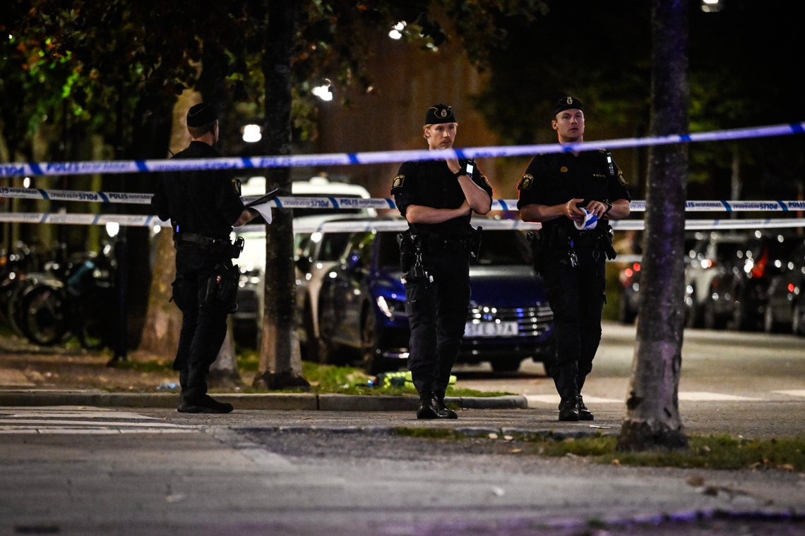 Politiet i arbeid etter at en tenåring ble skutt og drept i Vasastaden i Stockholm sentrum. Gjengkrigen er i ferd med å spre seg fra Sverige til andre europeiske land. Foto: Fredrik Sandberg / TT / NTB Politiet i arbeid etter at en tenåring ble skutt og drept i Vasastaden i Stockholm sentrum. Gjengkrigen er i ferd med å spre seg fra Sverige til andre europeiske land. Foto: Fredrik Sandberg / TT / NTB