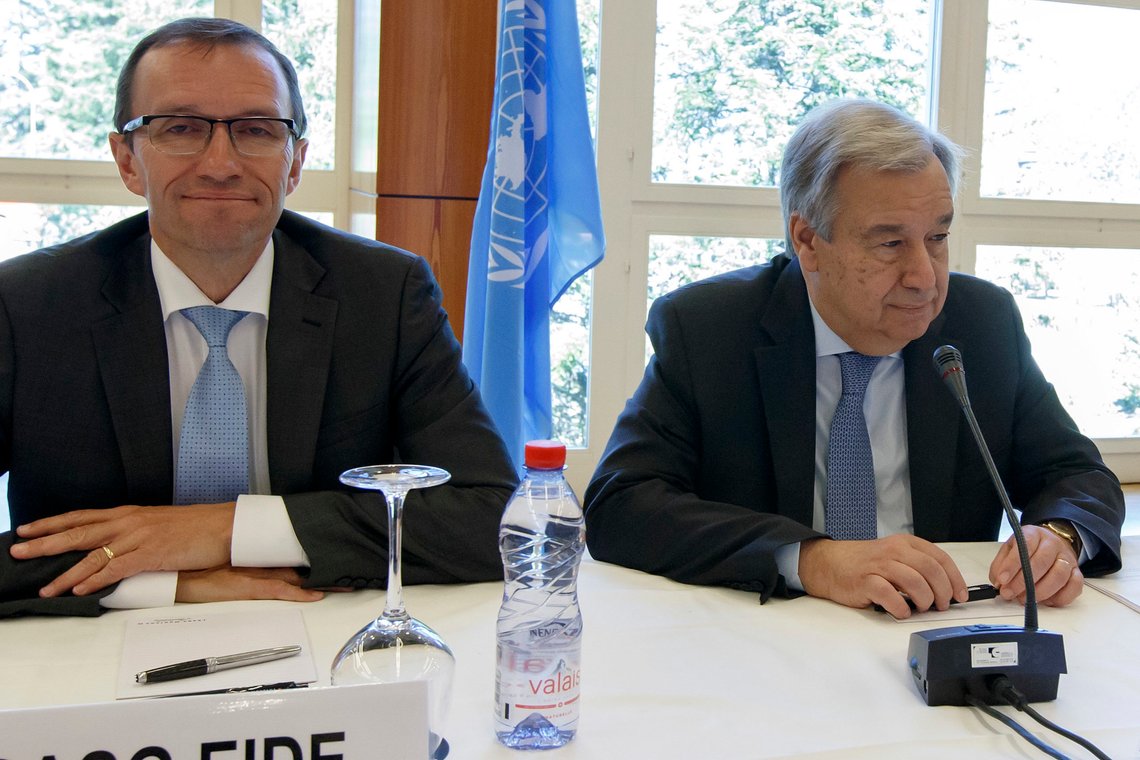 Espen Barth Eide liker å menge seg med FN-toppene. Her et tidligere møte med FNs generalsekretær Guterres. Foto: Salvatore Di Nolfi/ Keystone/ AP/ NTB Espen Barth Eide liker å menge seg med FN-toppene. Her et tidligere møte med FNs generalsekretær Guterres. Foto: Salvatore Di Nolfi/ Keystone/ AP/ NTB