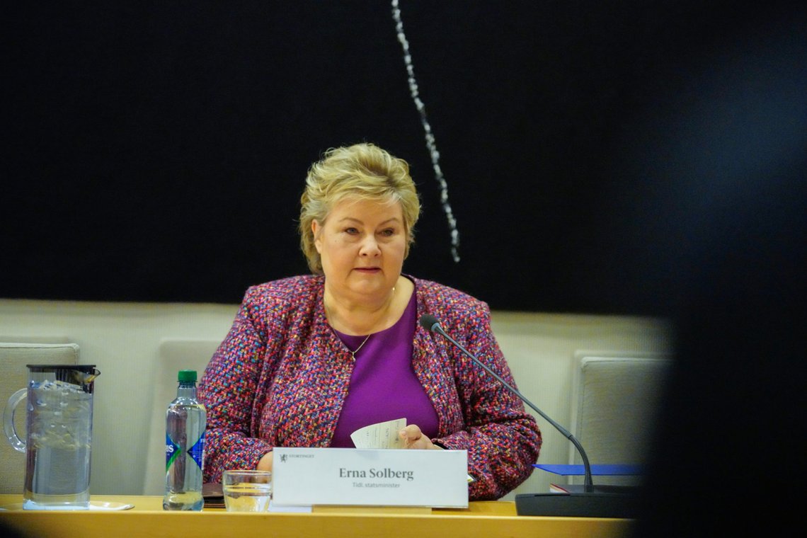 Tidligere statsminister Erna Solberg (H) under kontroll- og konstitusjonskomiteens åpne høring om regjeringsapparatets håndtering av habilitetsregelverket.
Foto: Ole Berg-Rusten / NTB Tidligere statsminister Erna Solberg (H) under kontroll- og konstitusjonskomiteens åpne høring om regjeringsapparatets håndtering av habilitetsregelverket.
Foto: Ole Berg-Rusten / NTB