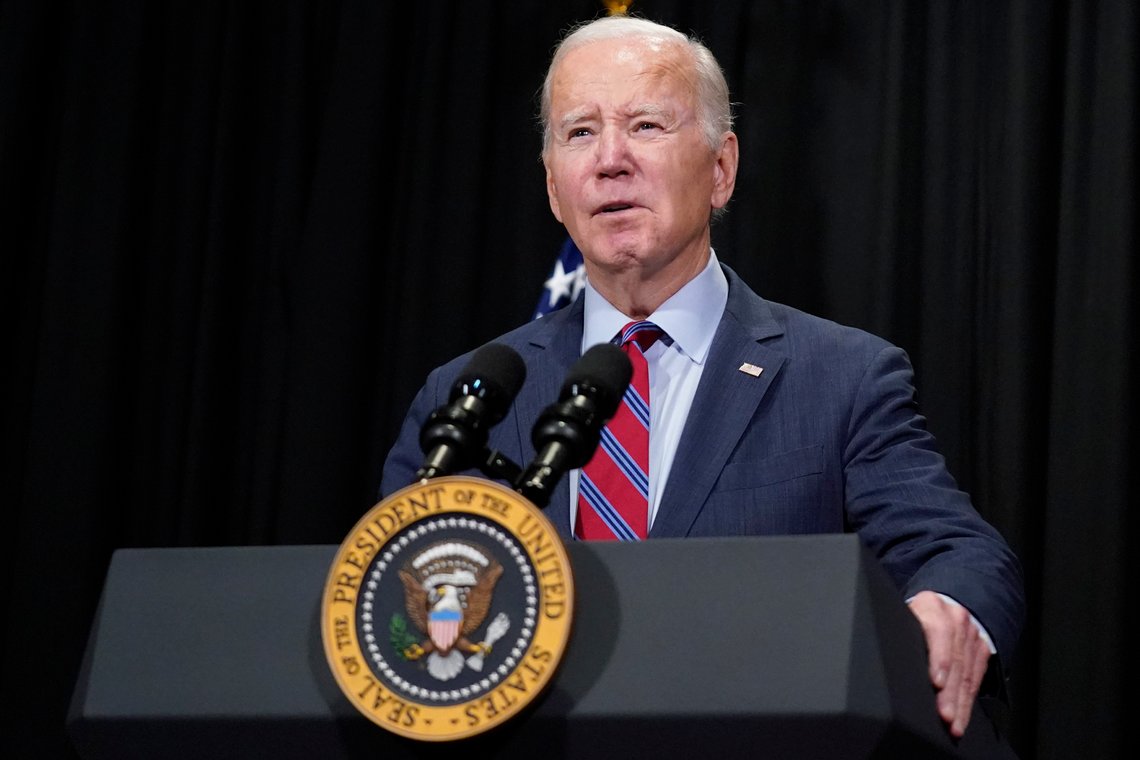 USAs president Joe Biden uttalte seg fredag om våpenhvilen og løslatelsene i kjølvannet av avtalen mellom Hamas og Israel. Han vurderer nå å innføre betingelser for å fortsatt bistå Israel med militær hjelp. Foto: Stephanie Scarbrough / AP / NTB USAs president Joe Biden uttalte seg fredag om våpenhvilen og løslatelsene i kjølvannet av avtalen mellom Hamas og Israel. Han vurderer nå å innføre betingelser for å fortsatt bistå Israel med militær hjelp. Foto: Stephanie Scarbrough / AP / NTB