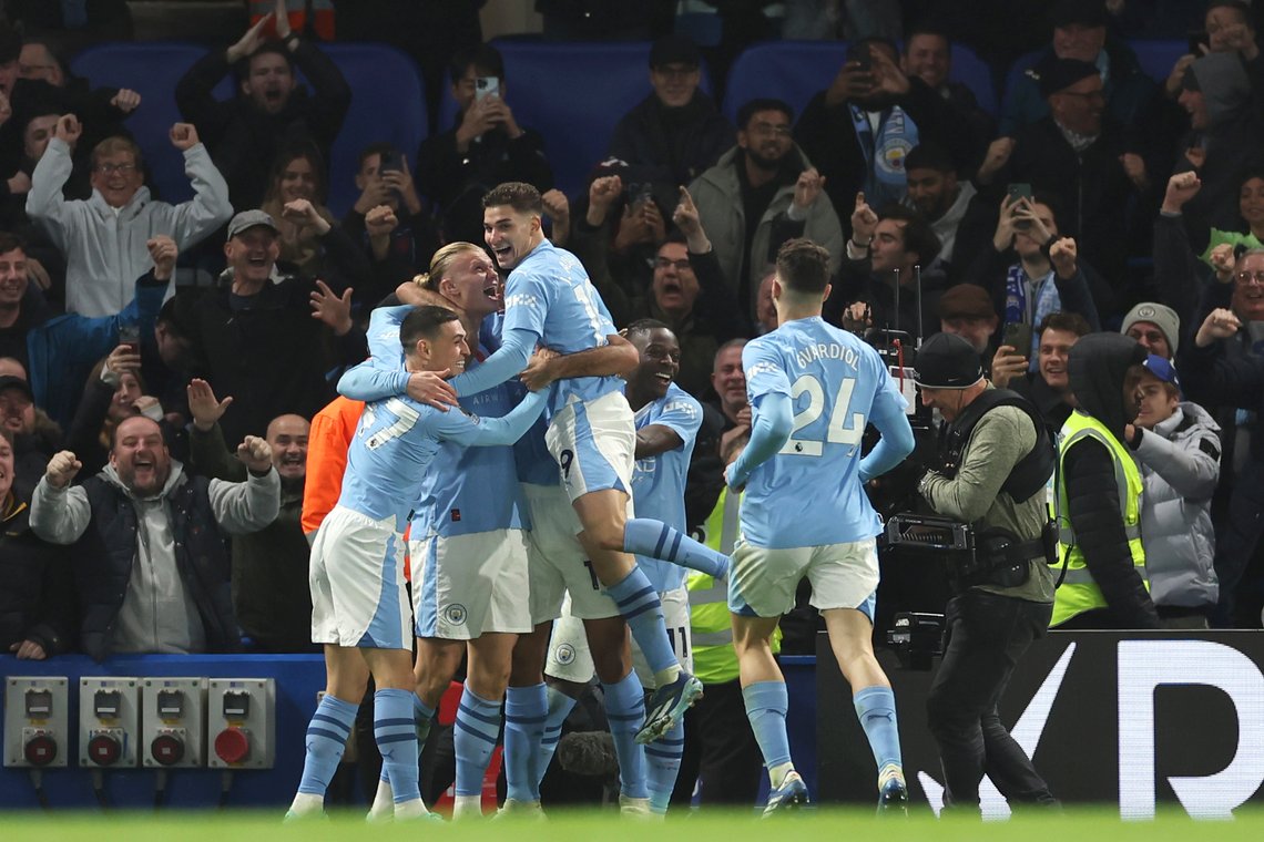 City-spillerne feirer etter at Haaland sender laget i ledelsen i starten av andre omgang med sin andre scoring i dagens oppgjør. Men for en gangs skyld endte det ikke med seier for de lyseblå. Foto: AP /Ian Walton/ NTB City-spillerne feirer etter at Haaland sender laget i ledelsen i starten av andre omgang med sin andre scoring i dagens oppgjør. Men for en gangs skyld endte det ikke med seier for de lyseblå. Foto: AP /Ian Walton/ NTB