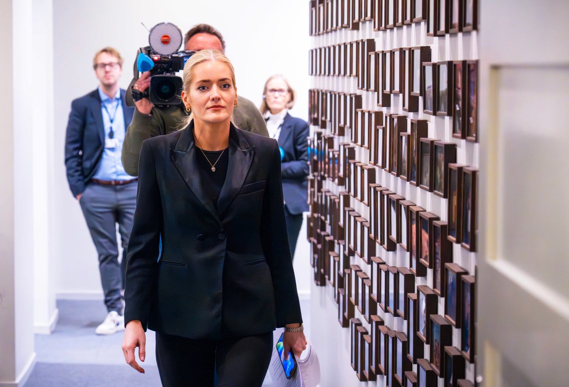 Oslo 20231002.
Justis- og beredskapsminister Emilie Enger Mehl (Sp) på vei inn til den åpne høringen på Stortinget om masseskytingen 25. juni i fjor.
Foto: Ole Berg-Rusten / NTB Oslo 20231002.
Justis- og beredskapsminister Emilie Enger Mehl (Sp) på vei inn til den åpne høringen på Stortinget om masseskytingen 25. juni i fjor.
Foto: Ole Berg-Rusten / NTB