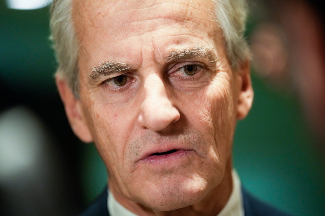 Statsminister Jonas Gahr Støres parti faller kraftig på en ny partimåling i to kommuner i Lofoten. Foto: Beate Oma Dahle / NTB Statsminister Jonas Gahr Støres parti faller kraftig på en ny partimåling i to kommuner i Lofoten. Foto: Beate Oma Dahle / NTB