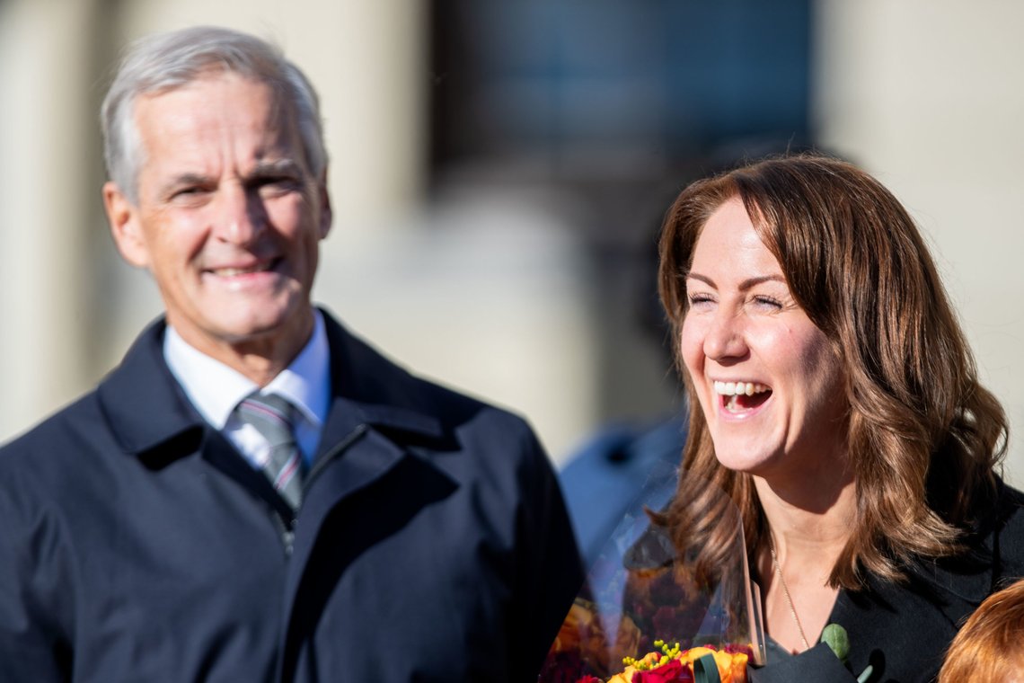 Oslo 20231016.
Arbeids-og inkluderingsminister Tonje Brenna (Ap) kommer ut fra Slottet sammen med statsminister Jonas Gahr Støre etter ekstraordinært statsråd i forbindelse med endringer i regjeringen.
Foto: Emilie Holtet / NTB Oslo 20231016.
Arbeids-og inkluderingsminister Tonje Brenna (Ap) kommer ut fra Slottet sammen med statsminister Jonas Gahr Støre etter ekstraordinært statsråd i forbindelse med endringer i regjeringen.
Foto: Emilie Holtet / NTB