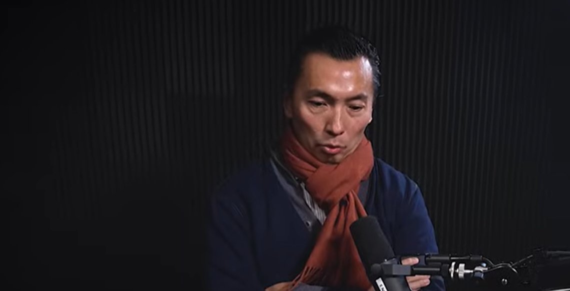 Økonomen Olav Chen ser mørkt på fremtiden til norsk økonomi. Han spår at kronekursen vil falle ytterligere, og tro Europa står foran en langvarig resesjon. Stillbilde video/ Finansavisen Økonomen Olav Chen ser mørkt på fremtiden til norsk økonomi. Han spår at kronekursen vil falle ytterligere, og tro Europa står foran en langvarig resesjon. Stillbilde video/ Finansavisen