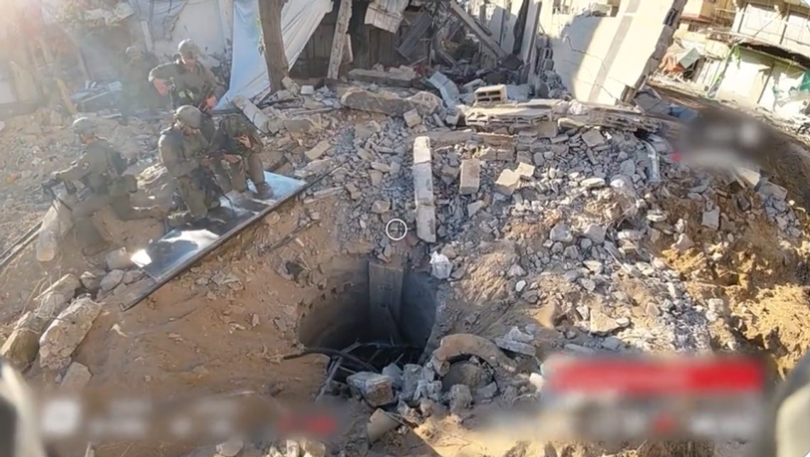 Inngang til tunneler som befinner seg under Shifa-sykehuset på Gaza. Stillbilde X/ IDF Inngang til tunneler som befinner seg under Shifa-sykehuset på Gaza. Stillbilde X/ IDF