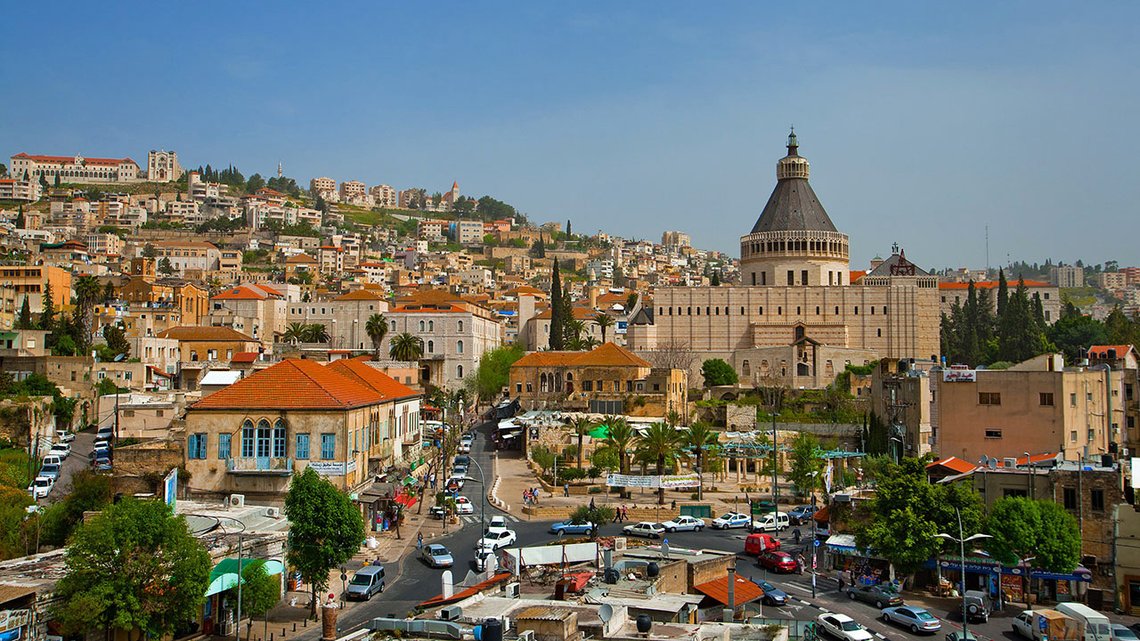 Bebudelseskirken – Basilica Annuntiationis – er en av to kirker som gjør krav på å være stedet der engelen Gabriel viste seg for jomfru Maria og kunngjorde at hun skulle føde Jesus. Foto: Daphna Tal for det israelske turistdepartementet, Wikimedia Commons CC BY-SA 2.0 DEED Bebudelseskirken – Basilica Annuntiationis – er en av to kirker som gjør krav på å være stedet der engelen Gabriel viste seg for jomfru Maria og kunngjorde at hun skulle føde Jesus. Foto: Daphna Tal for det israelske turistdepartementet, Wikimedia Commons CC BY-SA 2.0 DEED