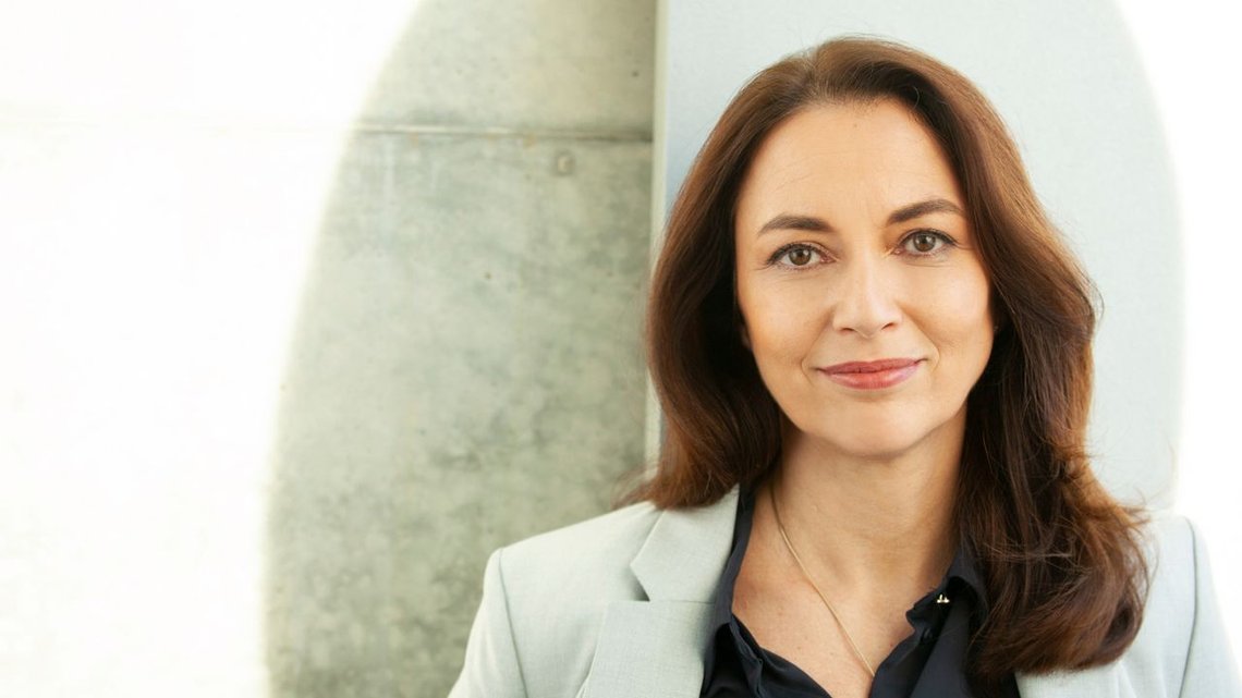 Yasmin Fahimi er presidenten i det tyske fagforbundet DGB. Hun bekymrer seg over tysk industri og situasjonen for arbeiderne. Foto: Susi Knoll/ DGB Yasmin Fahimi er presidenten i det tyske fagforbundet DGB. Hun bekymrer seg over tysk industri og situasjonen for arbeiderne. Foto: Susi Knoll/ DGB