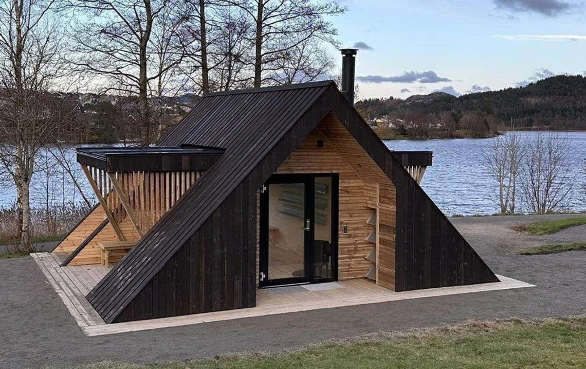 Stokki-hytta ved Stokkelandsvannet i Sandnes fungerer ikke når solen ikke skinner. Foto: Sandnes kommune Stokki-hytta ved Stokkelandsvannet i Sandnes fungerer ikke når solen ikke skinner. Foto: Sandnes kommune