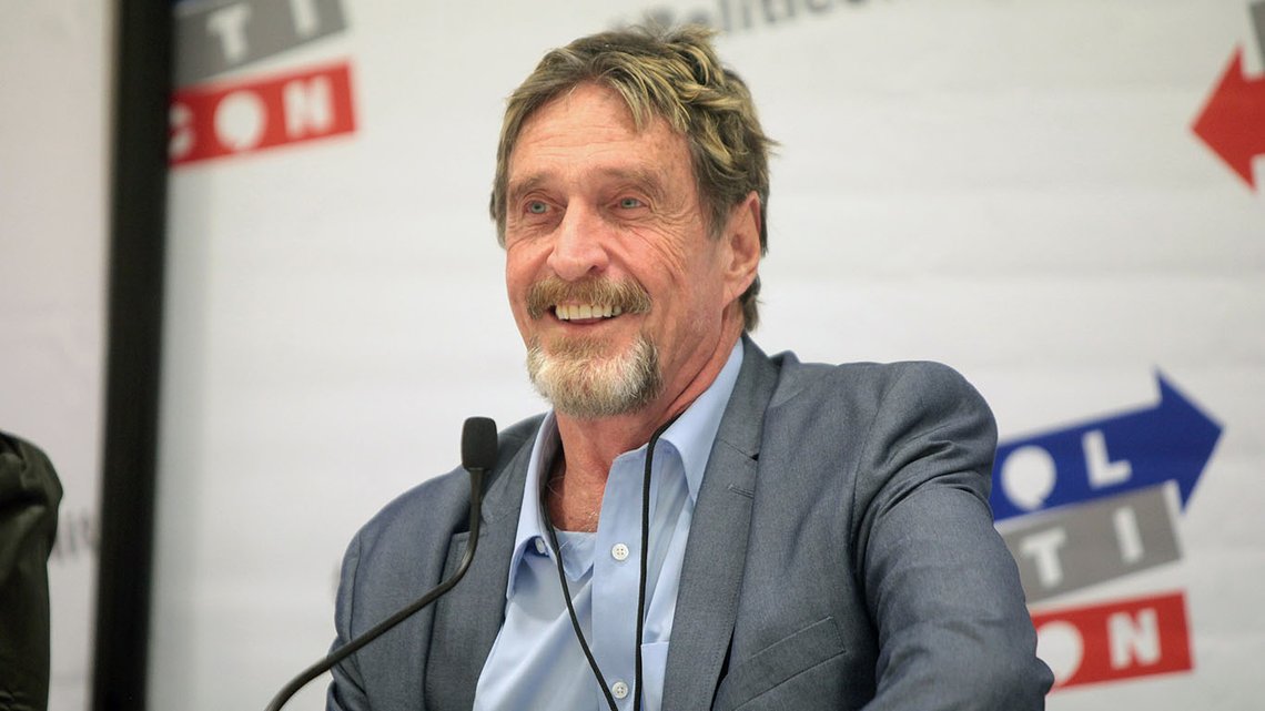 John McAfee som vi husker ham. Foto: Gage Skidmore, Wikimedia Commons CC BY-SA 2.0 DEED John McAfee som vi husker ham. Foto: Gage Skidmore, Wikimedia Commons CC BY-SA 2.0 DEED