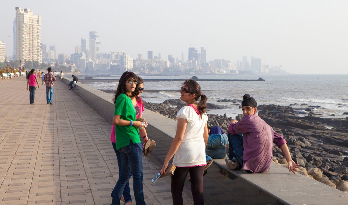 Unge indere vokser opp med optimisme og opplever jevn velstandsutvilking. Foto fra Mumbai: Arnt Jensvoll / Document Unge indere vokser opp med optimisme og opplever jevn velstandsutvilking. Foto fra Mumbai: Arnt Jensvoll / Document