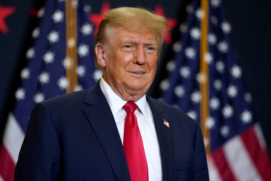 Republikaneren Donald Trump er favoritt til å bli republikanernes presidentkandidat igjen i valget neste år. Han leder også betydelig i meningsmålingene mot Biden. Foto: AP / Charlie Neibergall / NTB Republikaneren Donald Trump er favoritt til å bli republikanernes presidentkandidat igjen i valget neste år. Han leder også betydelig i meningsmålingene mot Biden. Foto: AP / Charlie Neibergall / NTB