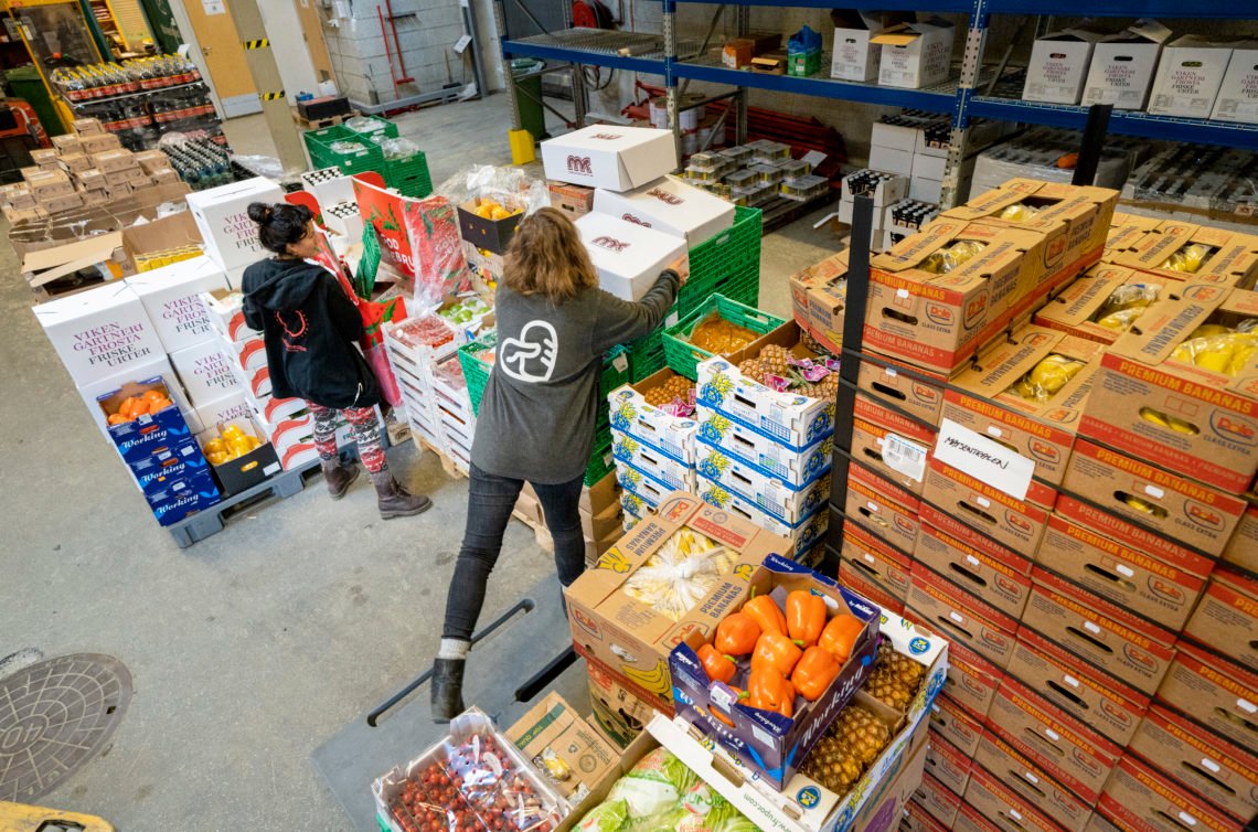 Matsentralen sliter med å skaffe nok mat, som frivillie organisasjoner som blant annet Frelsesarmeen har stort behov for i den økonomiske krisen som rammer stadig flere nordmenn. Foto: Gorm Kallestad / NTB Matsentralen sliter med å skaffe nok mat, som frivillie organisasjoner som blant annet Frelsesarmeen har stort behov for i den økonomiske krisen som rammer stadig flere nordmenn. Foto: Gorm Kallestad / NTB