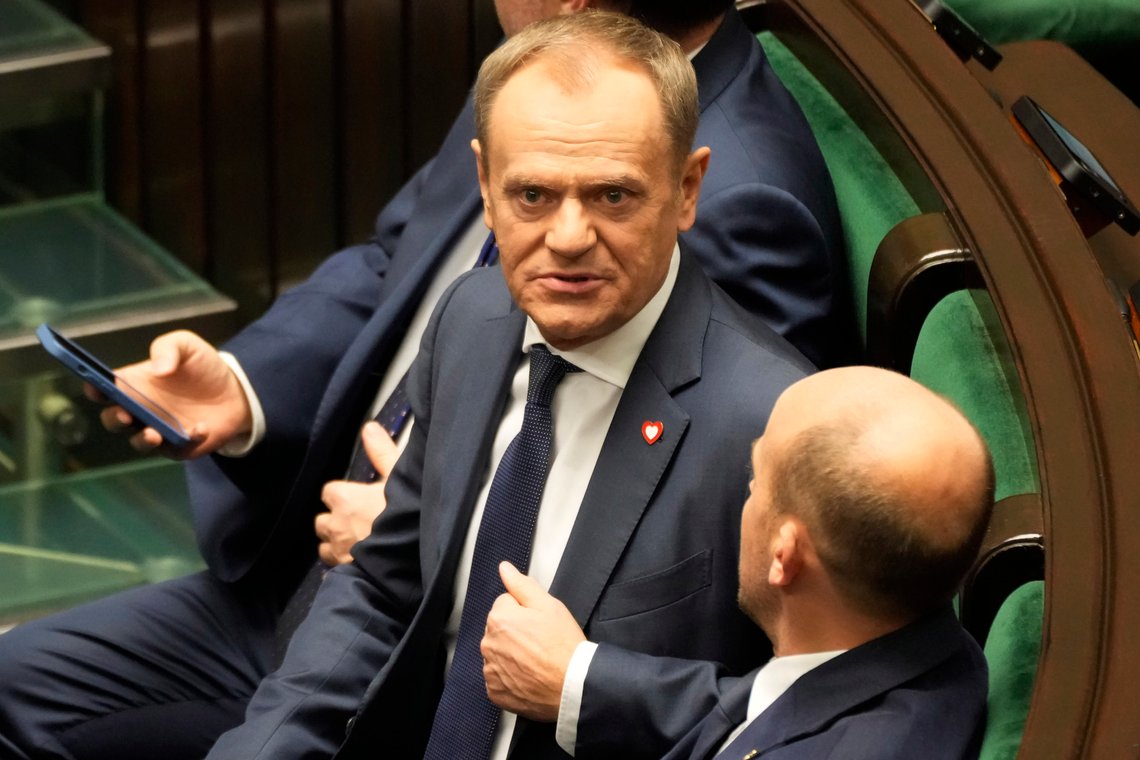 Donald Tusk deltar i en sesjon i nasjonalforsamlingen i Polen mandag. Nå tyder alt på at det er Tusk som blir Polens nye statsminister. Foto: Czarek Sokolowski / AP / NTB Donald Tusk deltar i en sesjon i nasjonalforsamlingen i Polen mandag. Nå tyder alt på at det er Tusk som blir Polens nye statsminister. Foto: Czarek Sokolowski / AP / NTB