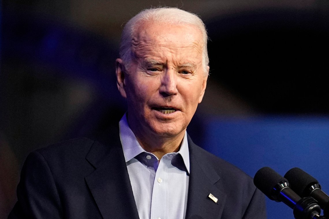 USAs president Joe Biden ber Kongressen om å godkjenne ny Ukraina-støtte før juleferien. Hvis ikke kan Russlands president Vladimir Putin få «den største gaven», mener han. Foto: Jack Dempsey / AP / NTB USAs president Joe Biden ber Kongressen om å godkjenne ny Ukraina-støtte før juleferien. Hvis ikke kan Russlands president Vladimir Putin få «den største gaven», mener han. Foto: Jack Dempsey / AP / NTB