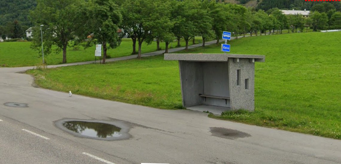 Voldtekten skal ha blitt begått ved dette busskuret på Kleiva i Sortland kommune. Skjermdump, Google Streeet View. Voldtekten skal ha blitt begått ved dette busskuret på Kleiva i Sortland kommune. Skjermdump, Google Streeet View.