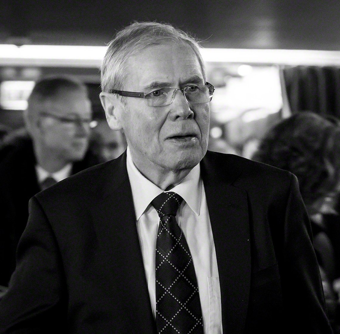 Tidligere finansminister Gunnar Berge (Ap) er en av medlemmene i Seniortanken. De vil gi 1000 milliarder kroner til Ukraina. Bildet er fra 2016. Foto: Tore Sætre/ CC BY-SA 4.0/ Wikimedia Tidligere finansminister Gunnar Berge (Ap) er en av medlemmene i Seniortanken. De vil gi 1000 milliarder kroner til Ukraina. Bildet er fra 2016. Foto: Tore Sætre/ CC BY-SA 4.0/ Wikimedia