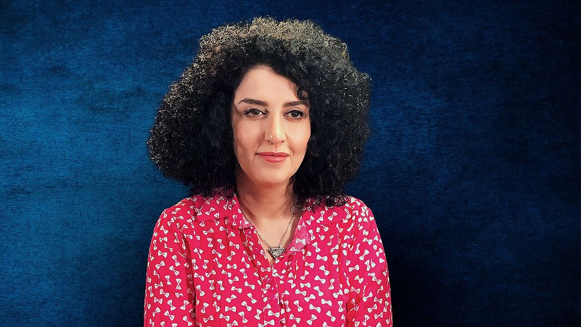 De frykter henne og har ikke tenkt å slippe henne løs. Nobelprisvinner Narges Mohammadi har nettopp mottatt sin tredje dom for forbrytelser mot Den islamske stat begått mens hun sitter fengslet. Foto: Voice of America, Wikimedia Commons De frykter henne og har ikke tenkt å slippe henne løs. Nobelprisvinner Narges Mohammadi har nettopp mottatt sin tredje dom for forbrytelser mot Den islamske stat begått mens hun sitter fengslet. Foto: Voice of America, Wikimedia Commons