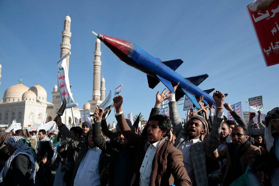Houthi supportere i Sanaa, Jemen, fredag, Jan. 26, 2024. Foto: AP/Osamah Abdulrahman Houthi supportere i Sanaa, Jemen, fredag, Jan. 26, 2024. Foto: AP/Osamah Abdulrahman