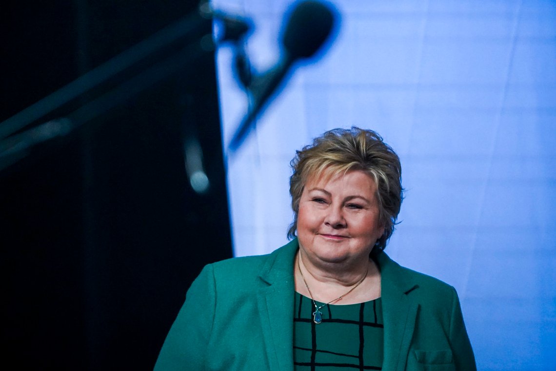 Høyre-leder Erna Solberg ser tydeligvis ikke på sin manns feilaktige bruk av en beskyttet tittel som noe alvorlig.
Foto: Terje Pedersen / NTB Høyre-leder Erna Solberg ser tydeligvis ikke på sin manns feilaktige bruk av en beskyttet tittel som noe alvorlig.
Foto: Terje Pedersen / NTB