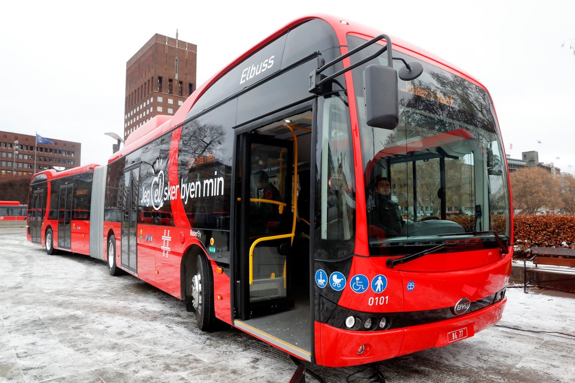 Ruter og politikere i Oslo får kraftig kritikk av lektor for å prioritere klima foran trafikksikkerheten.
Foto: Cornelius Poppe / NTB Ruter og politikere i Oslo får kraftig kritikk av lektor for å prioritere klima foran trafikksikkerheten.
Foto: Cornelius Poppe / NTB