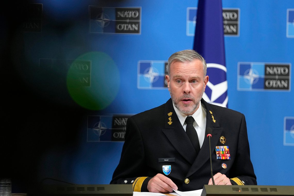 Nato-topp Robert Bauer sier at et kollektivt forsvar betyr at alle må forberede seg på en eventuell krig. Foto: Virginia Mayo / AP / NTB Nato-topp Robert Bauer sier at et kollektivt forsvar betyr at alle må forberede seg på en eventuell krig. Foto: Virginia Mayo / AP / NTB