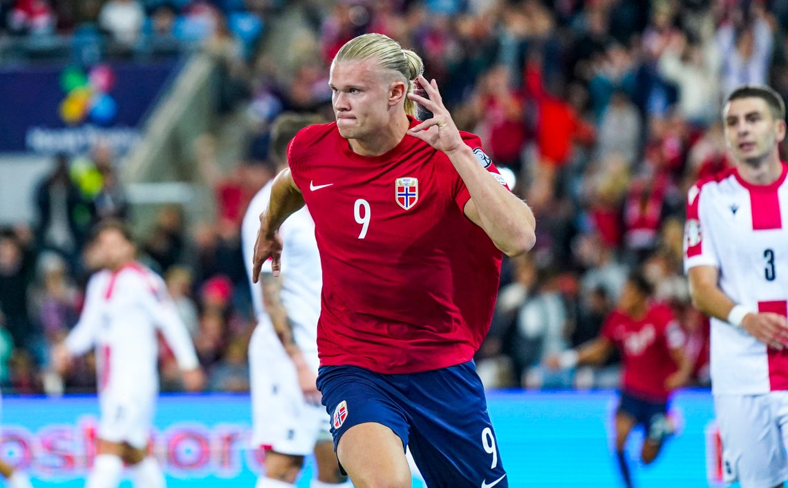 Erling Braut Haaland ble ikke kåret til årets spiller i 2023 av Fifa. Foto: Lise Åserud / NTB Erling Braut Haaland ble ikke kåret til årets spiller i 2023 av Fifa. Foto: Lise Åserud / NTB
