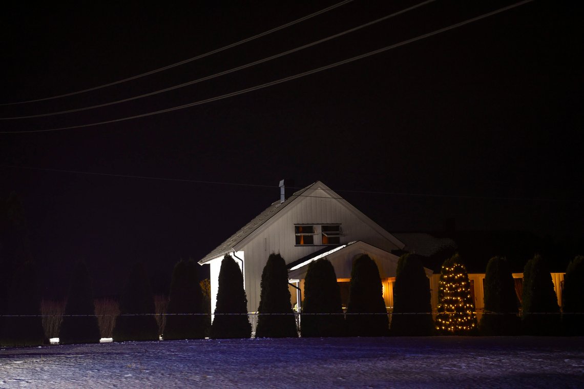 Nes 20240123.
Politiet har åpnet drapsetterforskning etter at fire personer ble funnet døde i et bolighus i Skogbygda i Nes på Romerike
Foto: Annika Byrde / NTB Nes 20240123.
Politiet har åpnet drapsetterforskning etter at fire personer ble funnet døde i et bolighus i Skogbygda i Nes på Romerike
Foto: Annika Byrde / NTB