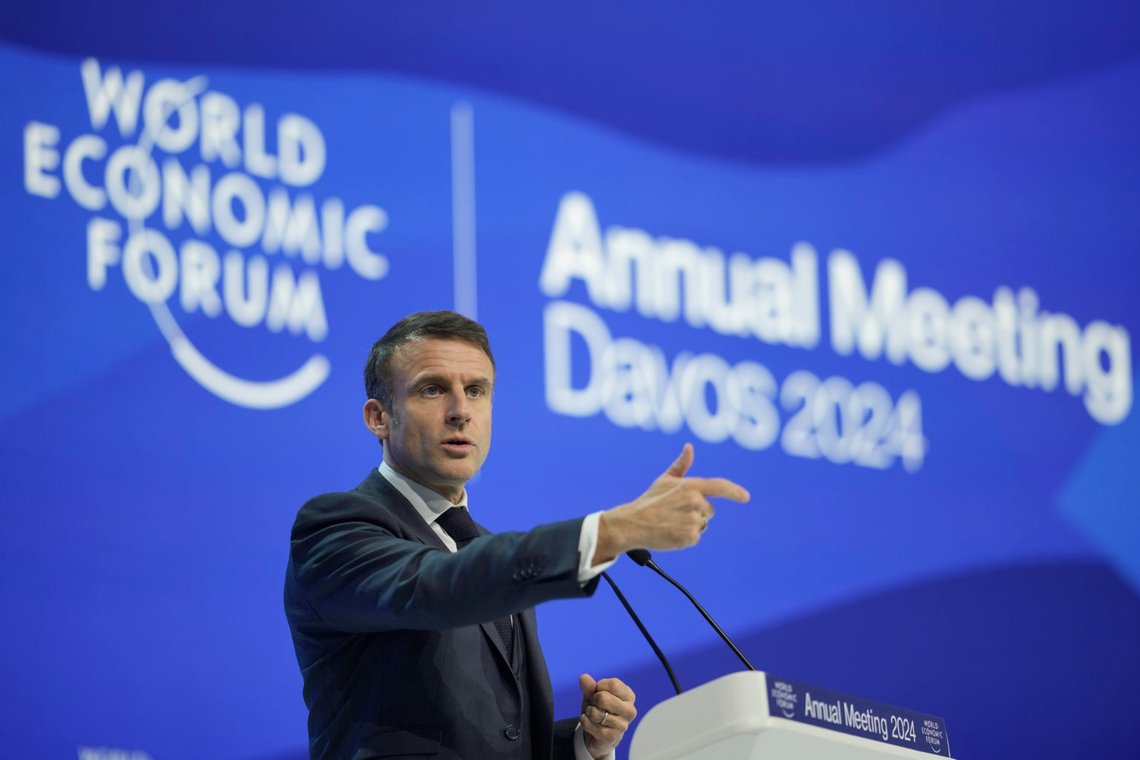 Frankrikes president Emmanuel Macron mener EU-landene bør finansiere offentlige investeringer ved å ta opp felles gjeld. Foto: AP / NTB Frankrikes president Emmanuel Macron mener EU-landene bør finansiere offentlige investeringer ved å ta opp felles gjeld. Foto: AP / NTB