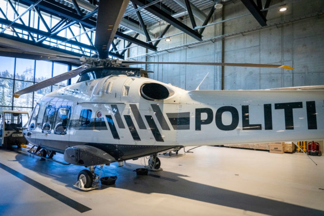 Oslo 20240118.
Politiets Leonardo AW169 helikopter i en hangar under i Politiets nasjonale beredskapssenter på Taraldrud i Nordre Follo utenfor Oslo. Anlegget huser politiets nasjonale beredskapssressurser: Beredskapstroppen, Bombegruppen, Krise- og gisselforhandlertjenesten og Politihelikoptertjenesten.
Foto: Heiko Junge / NTB Oslo 20240118.
Politiets Leonardo AW169 helikopter i en hangar under i Politiets nasjonale beredskapssenter på Taraldrud i Nordre Follo utenfor Oslo. Anlegget huser politiets nasjonale beredskapssressurser: Beredskapstroppen, Bombegruppen, Krise- og gisselforhandlertjenesten og Politihelikoptertjenesten.
Foto: Heiko Junge / NTB