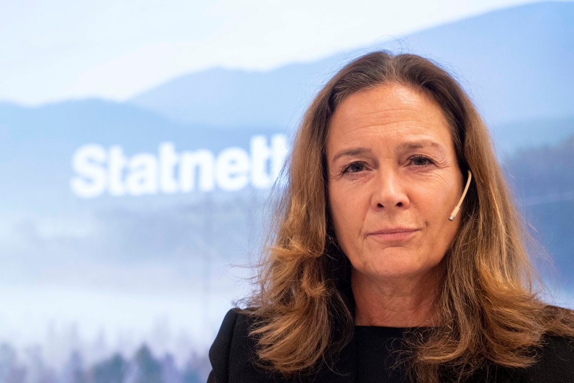 Oslo 20220930.
Statnett og konsernsjef Hilde Tonne legger fram utredning av mulige tiltak for å redusere risikoen for strømrasjonering i Norge.
Foto: Terje Pedersen / NTB Oslo 20220930.
Statnett og konsernsjef Hilde Tonne legger fram utredning av mulige tiltak for å redusere risikoen for strømrasjonering i Norge.
Foto: Terje Pedersen / NTB
