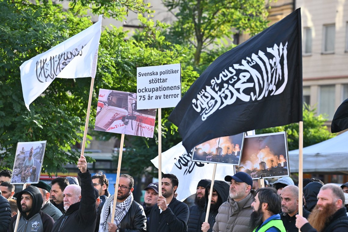 STOCKHOLM 20231015
Organisationen Hizb ut-Tahrir höll under söndagen en demonstration på Odenplan i Stockholm, för Palestina och mot politikernas stöd till ockupationen.
Foto: TT / kod 10510 STOCKHOLM 20231015
Organisationen Hizb ut-Tahrir höll under söndagen en demonstration på Odenplan i Stockholm, för Palestina och mot politikernas stöd till ockupationen.
Foto: TT / kod 10510