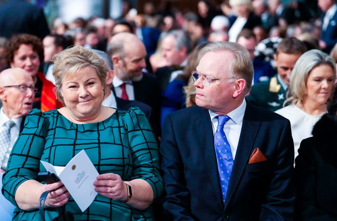 Erna Solberg og ektemannen Sindre Finnes under fredsprisutdelingen i fjor. Foto: Javad Parsa / POOL / NTB Erna Solberg og ektemannen Sindre Finnes under fredsprisutdelingen i fjor. Foto: Javad Parsa / POOL / NTB