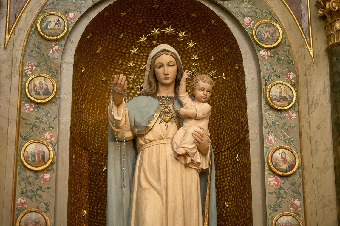 Statue of Mary holding a baby Jesus: symbol of the Catholic and Christian religion. Photo: Shutterstock by Filippo Carlot, Italy. Statue of Mary holding a baby Jesus: symbol of the Catholic and Christian religion. Photo: Shutterstock by Filippo Carlot, Italy.