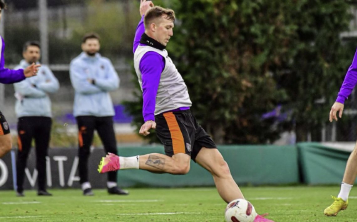 Eden Kartsev var en israelsk fotballspiller som spilte i Tyrkia. Nå er han suspendert fra sin klubb. Skjermdump Instagram/ Kartsev Eden Kartsev var en israelsk fotballspiller som spilte i Tyrkia. Nå er han suspendert fra sin klubb. Skjermdump Instagram/ Kartsev