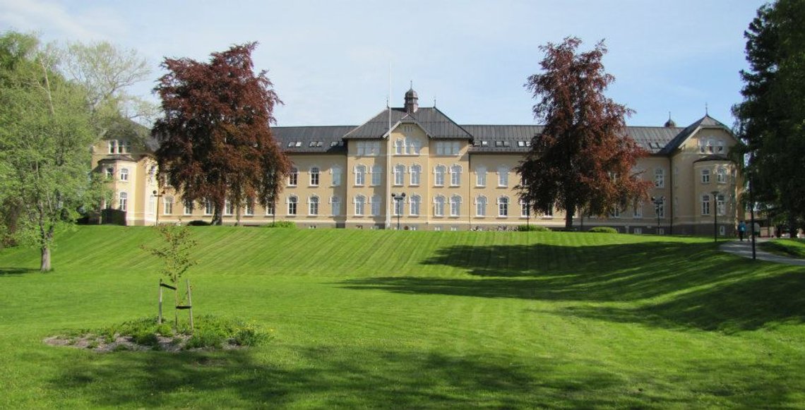 Det ser idyllisk ut på utsiden av Nord universitet, Levanger. På innsiden er det kanskje ikke like vakkert. Foto: Nord universitet/ FB Det ser idyllisk ut på utsiden av Nord universitet, Levanger. På innsiden er det kanskje ikke like vakkert. Foto: Nord universitet/ FB