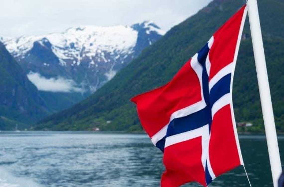 Flagget som vaier i vind. Foto: Nina Hjerpset-Østlie Flagget som vaier i vind. Foto: Nina Hjerpset-Østlie