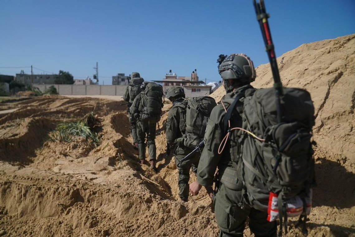 Falskjermtropper fra IDF i området ved byen Khan Younis. IDF hevder de har drept 10.000 terrorister og såret like mange. Foto: X/ IDF Falskjermtropper fra IDF i området ved byen Khan Younis. IDF hevder de har drept 10.000 terrorister og såret like mange. Foto: X/ IDF