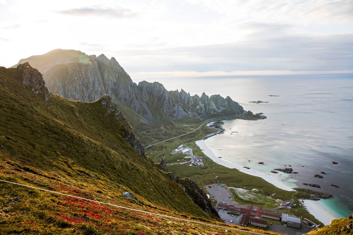 Andenes 20170921.
Andøya space center sett fra fjellet Andhue på Andøya. Senteret har planer om å ekspandere, nyheter som blir godt mottatt på øya hvor regjeringen har vedtatt å legge ned Andøya flystasjon.
Foto: Tore Meek / NTB Andenes 20170921.
Andøya space center sett fra fjellet Andhue på Andøya. Senteret har planer om å ekspandere, nyheter som blir godt mottatt på øya hvor regjeringen har vedtatt å legge ned Andøya flystasjon.
Foto: Tore Meek / NTB