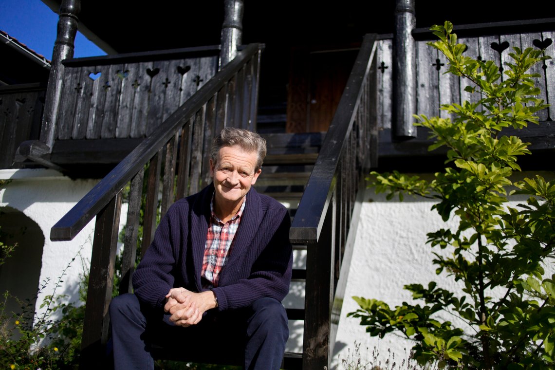 Hans Geelmuyden hjemme foran sitt stabbur.
Foto: Kyrre Lien / NTB Hans Geelmuyden hjemme foran sitt stabbur.
Foto: Kyrre Lien / NTB